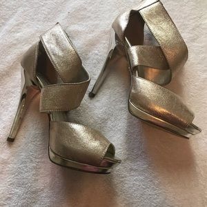 Elegant Metallic Gold Dress Shoes